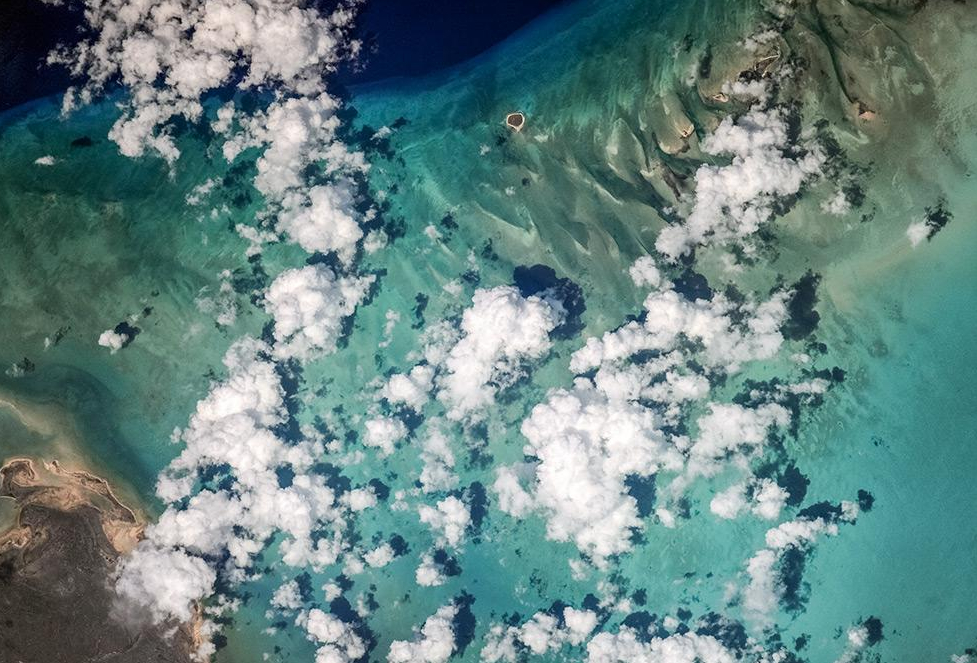 俄宇航员网上发布空中拍摄的壮观地球照片[组图]