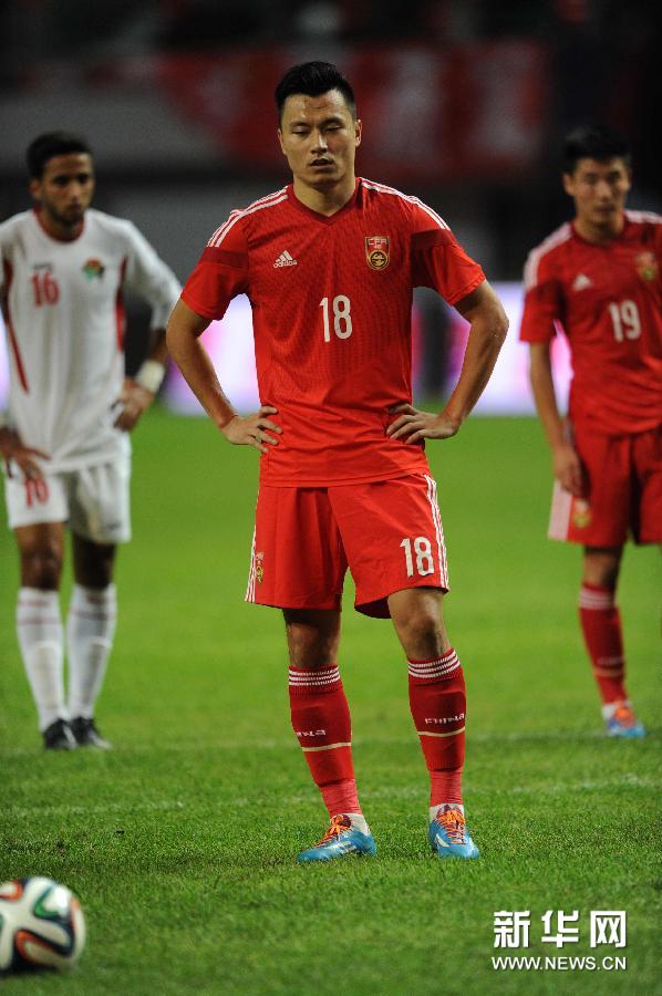 高清:郜林赢得并罚中点球 国足热身赛战平约旦