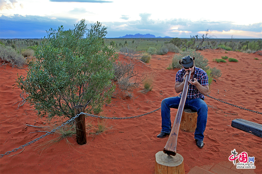 澳州土著使用的古老的乐器——迪吉里杜管
