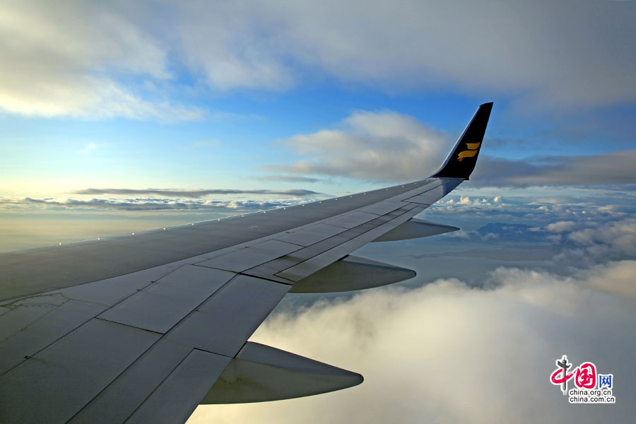 冰岛航空从斯堪的纳维亚半岛飞过挪威海抵达冰岛