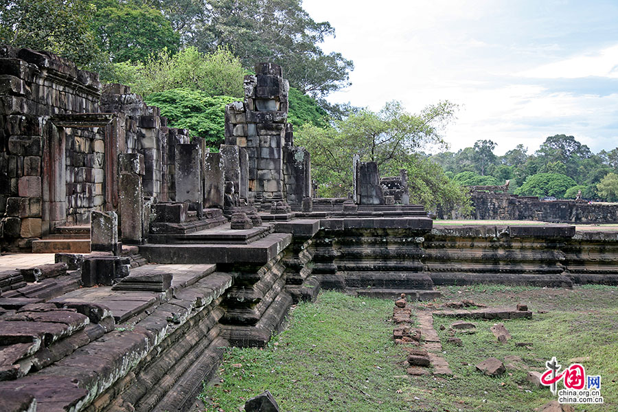皇宫建于石台之上