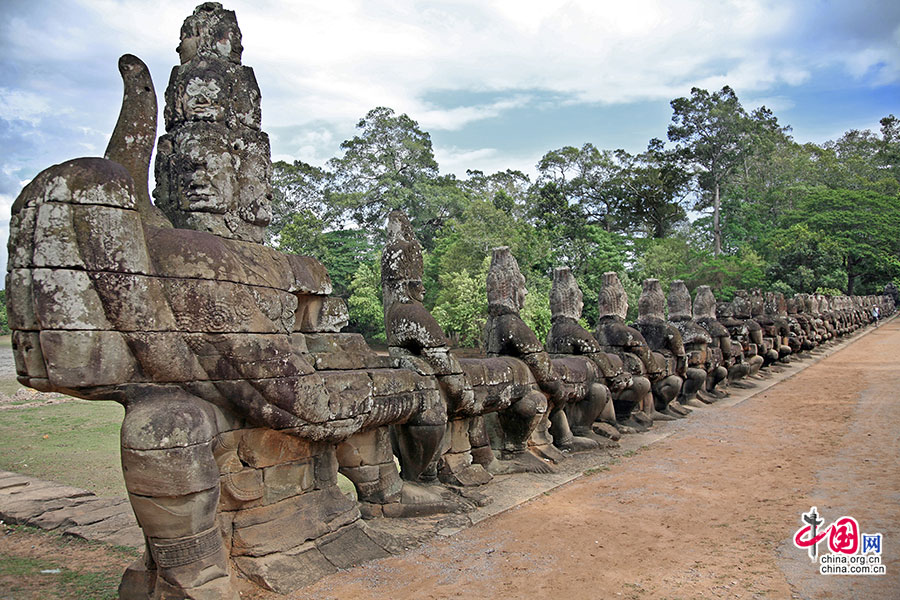 天神搅拌乳海雕塑