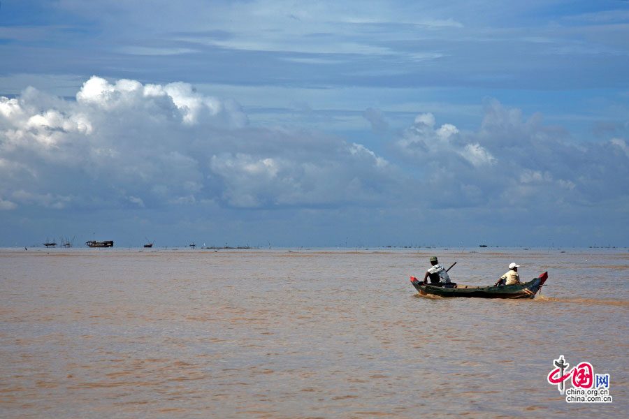 洞里萨湖是柬埔寨人民的“生命之湖”