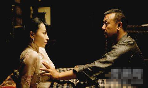 节操碎一地!女星竟主动献上豪乳任人摸(图)_中