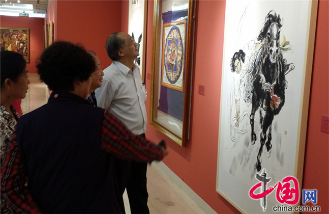 '团结·和谐'人民政协成立65周年美术书法作品展举办（摄影：王金梅）