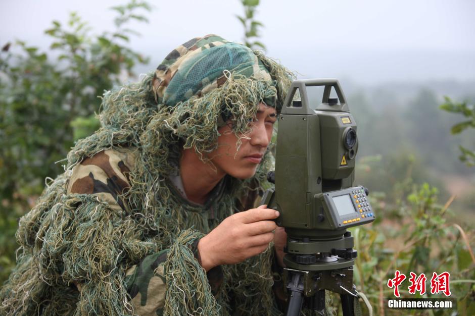 “火力-2014”演習 炮兵部隊多種火炮實彈射擊