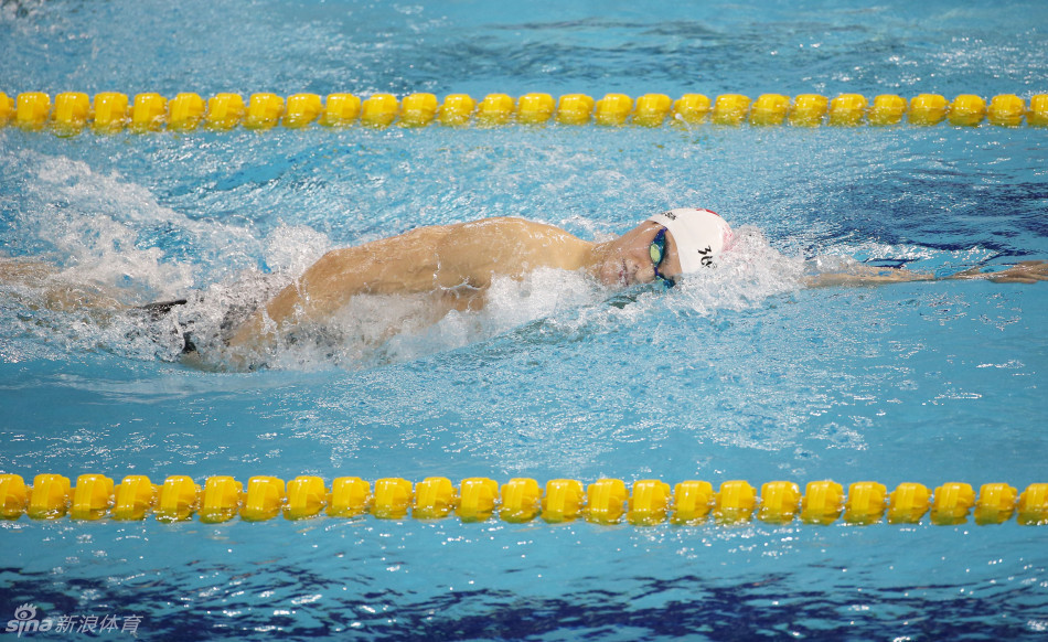 1500米自由泳孙杨全程领先轻松夺冠朴泰桓获