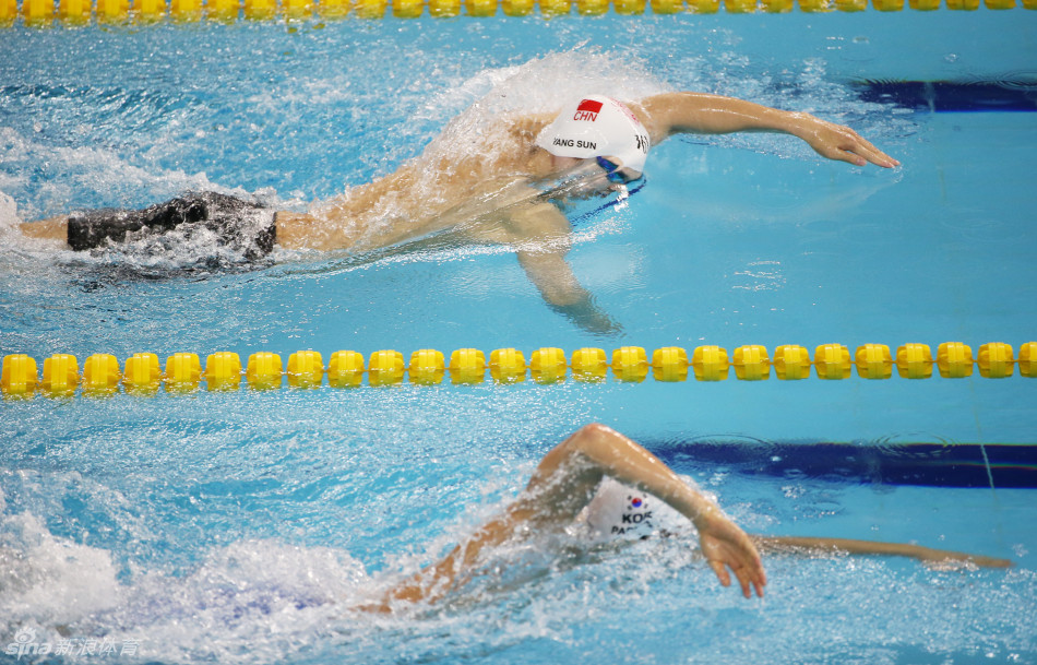 1500米自由泳孙杨全程领先轻松夺冠 朴泰桓获第4