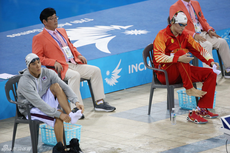 1500米自由泳孙杨全程领先轻松夺冠 朴泰桓获第4