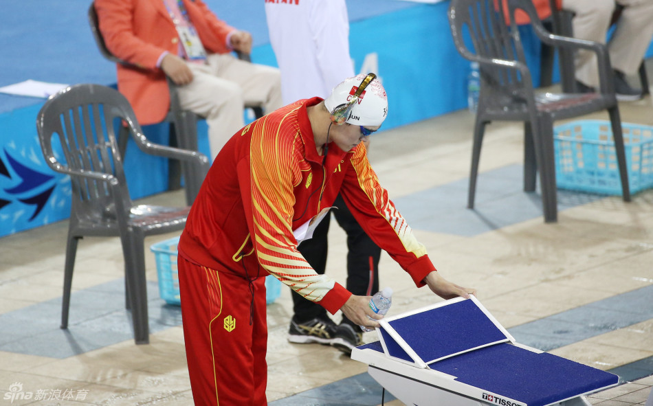 1500米自由泳孙杨全程领先轻松夺冠 朴泰桓获第4