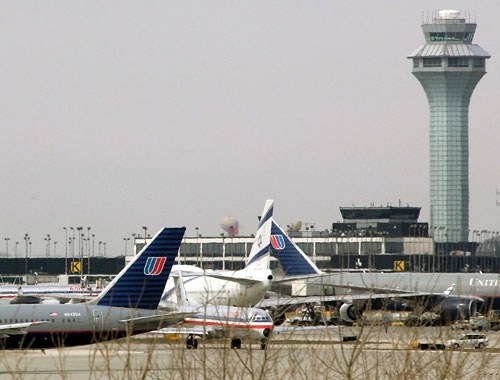 芝加哥机场遭员工纵火 1800多次航班被取消
