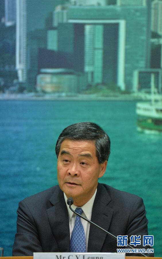 梁振英：坚决反对“占中”违法行为 全力维护香港安定发展民主[组图]