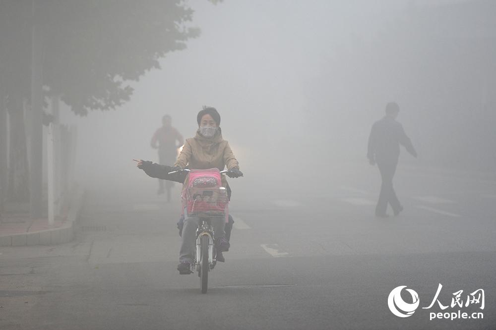 北京發佈大霧橙色預警 白天仍有重度霾