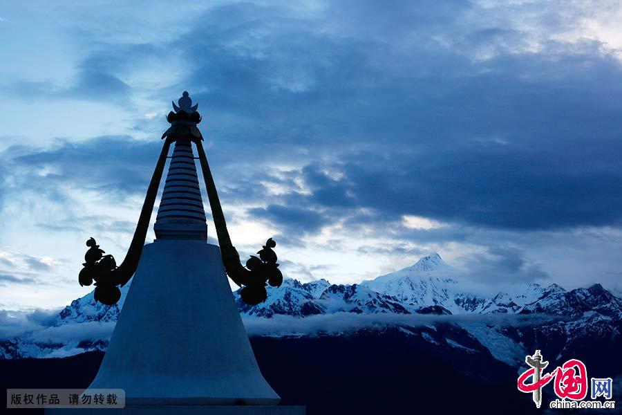 圖為梅裏雪山太子十三峰景觀。