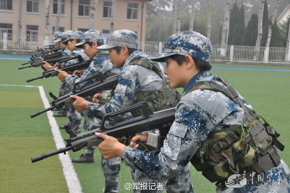 軍營“女漢子”是怎樣煉成的