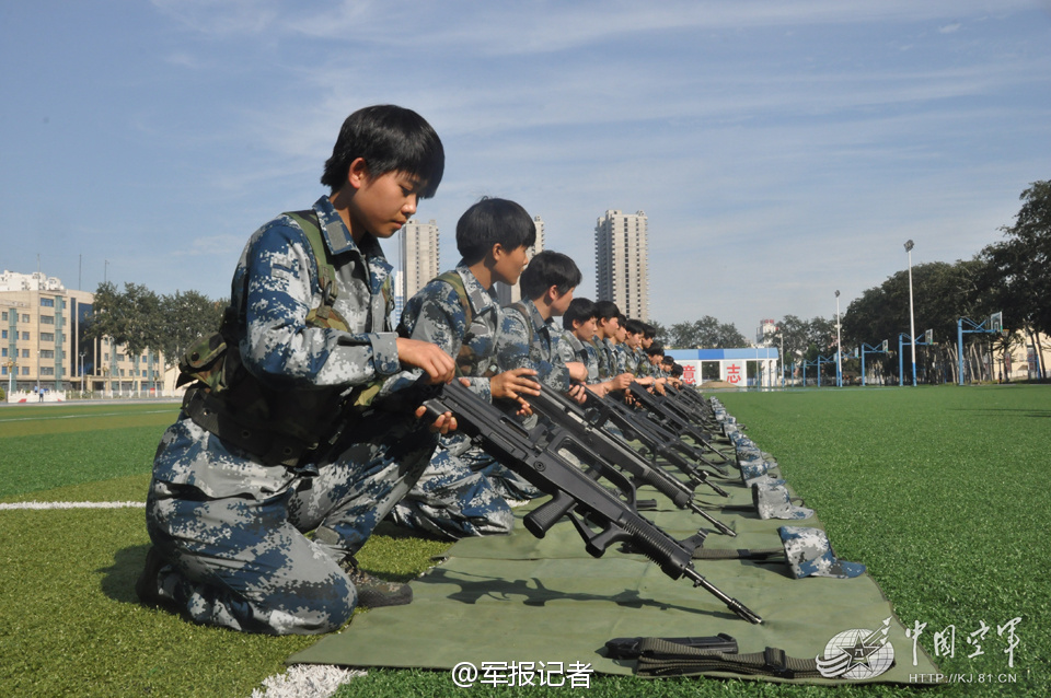 軍營“女漢子”是怎樣煉成的