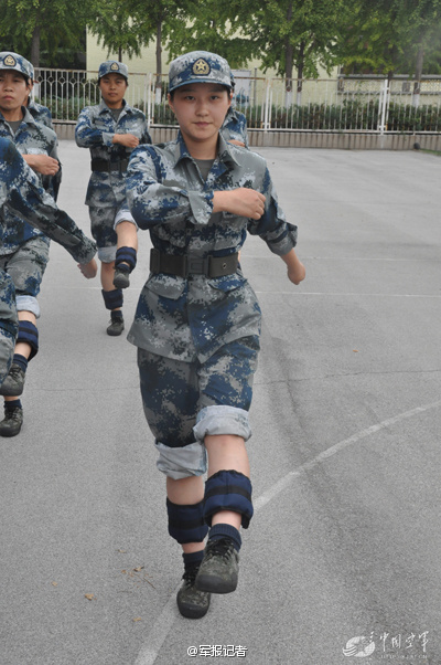 軍營“女漢子”是怎樣煉成的