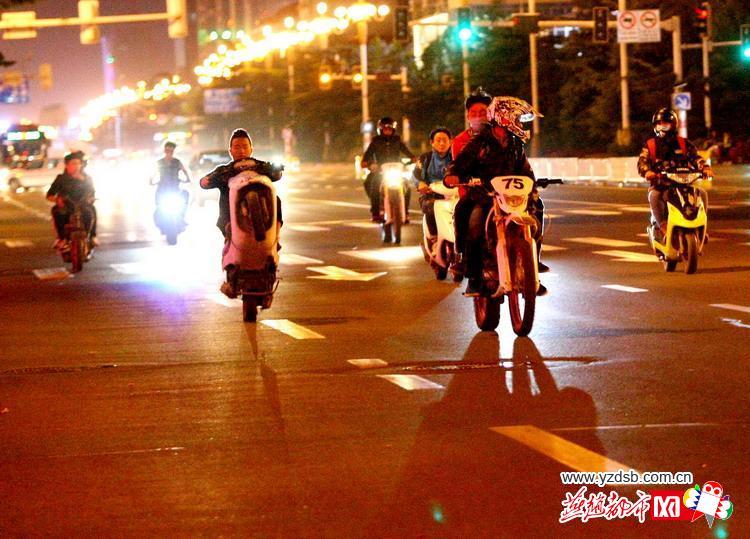 石家莊現深夜“飆車族” 車手多為中學生