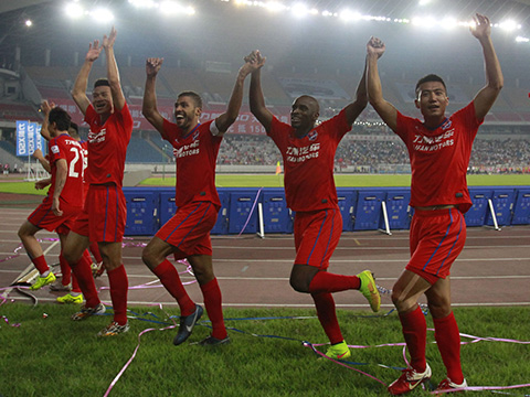 重庆力帆25轮不败冲超 时隔4年重返中超