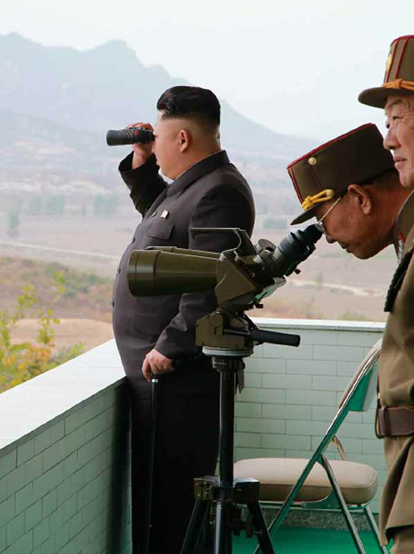 金正恩指导朝鲜人民军对抗训练[组图]