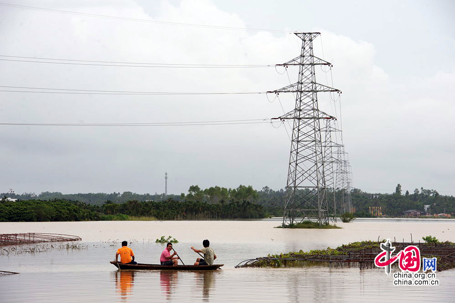 海南多地強降雨導致村莊被淹 已轉移4000多人