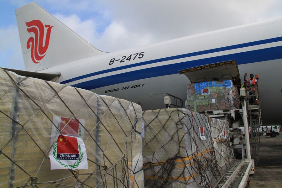中国援建埃博拉治疗中心物资运抵利比里亚首都[图]