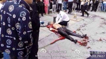 温州男子被当街割喉 捂伤口走70米倒下身亡[组图] - 新疆天山网