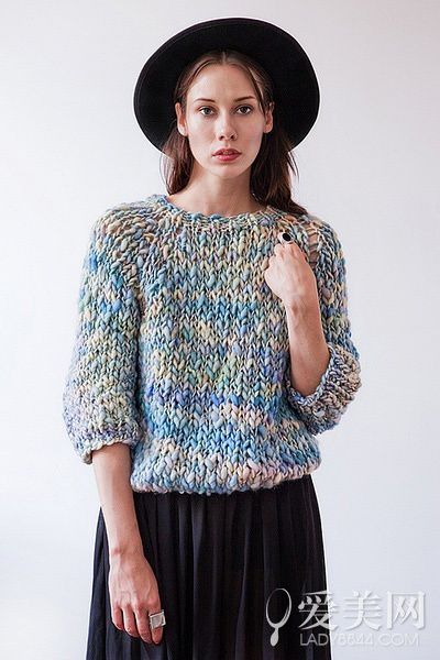 秋冬要<em>怎么搭</em>? 穿件<em>短款毛衣</em>保暖又显高哦_生