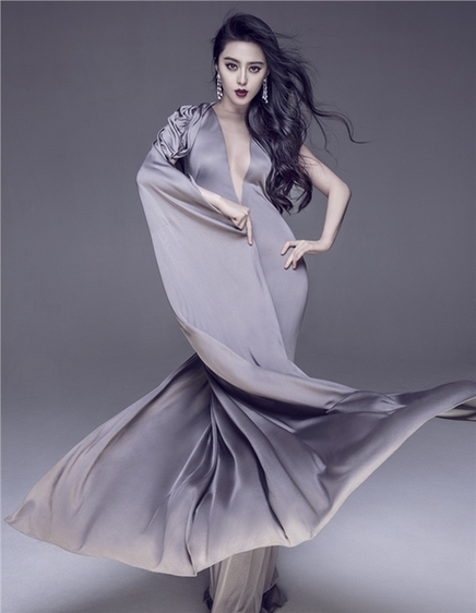 范冰冰优雅时尚杂志封面写真 深V长裙尽享华丽气质
