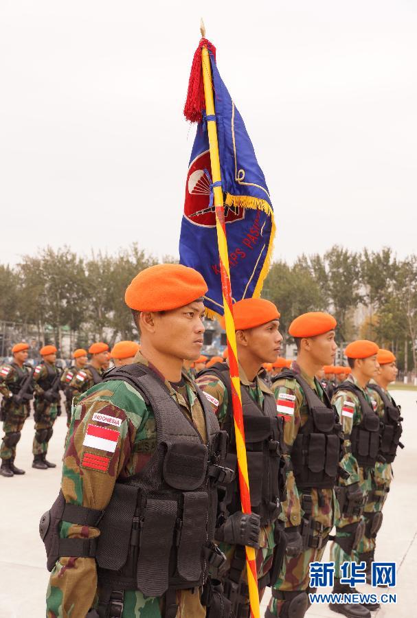 中国印尼两国空降兵举行联合反恐训练