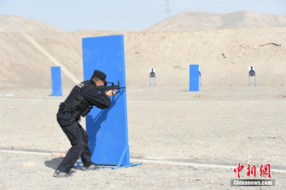 新疆吐魯番舉行首屆公安業務大比武[組圖]