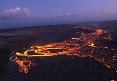 夏威夷火山爆发 熔岩已流至居民住宅