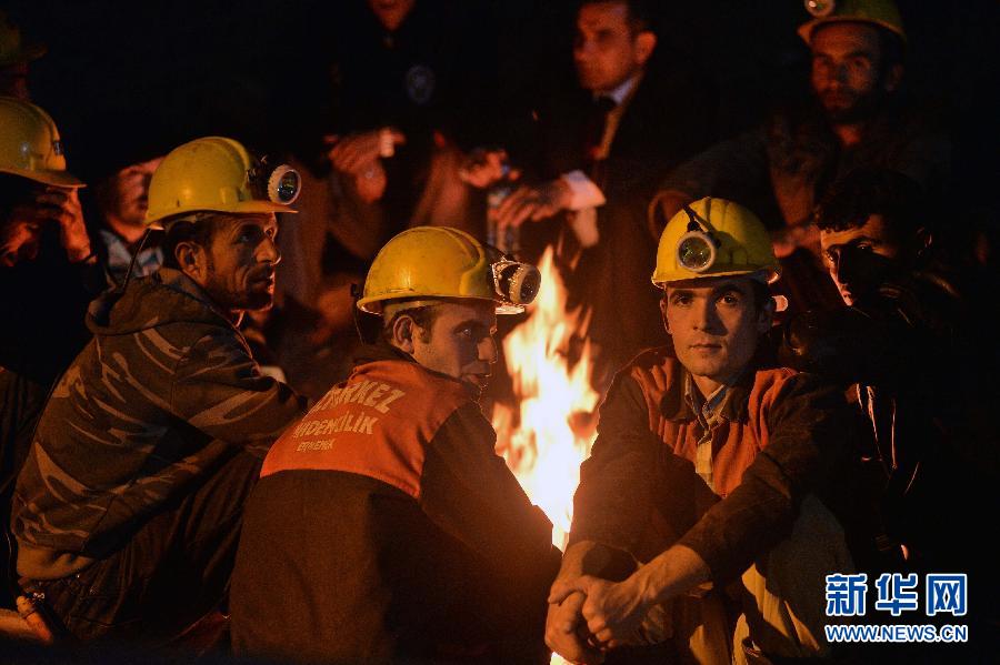 土耳其一煤矿坍塌 18名工人被困井下[组图]