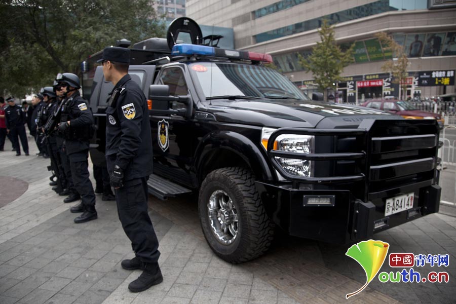 北京警方街頭展示防恐特警裝備