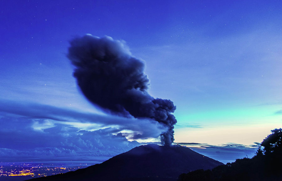 哥斯大黎加圖裏亞爾瓦火山噴發[組圖]