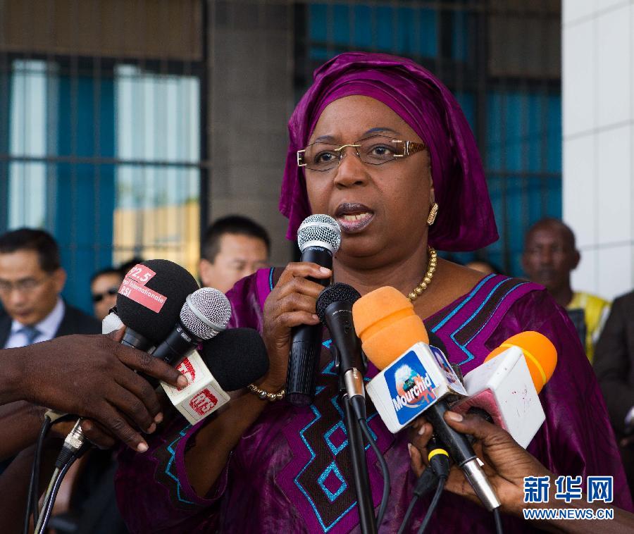 （XHDW）（1）中國援塞防控埃博拉物資抵達達喀爾