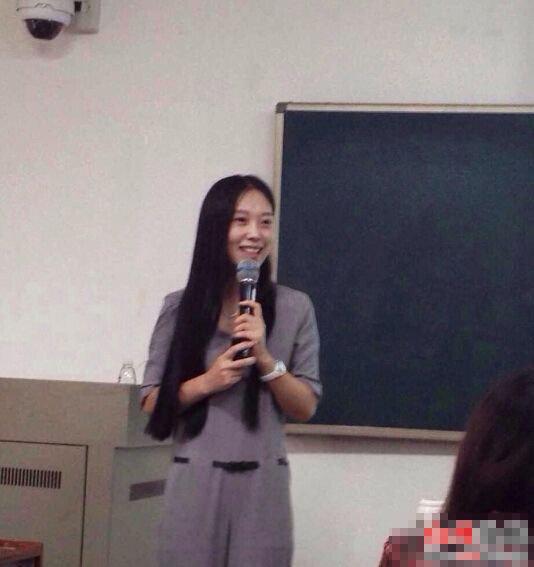 中南大學“女神”英語老師走紅 上課從不點名