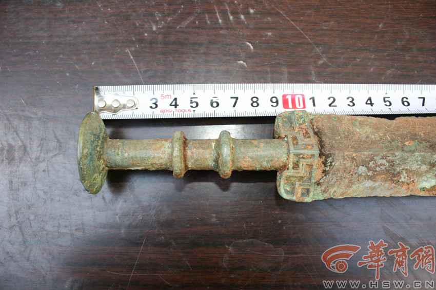 小伙水泥料中发现战国楚剑 曾有人出十多万欲购买