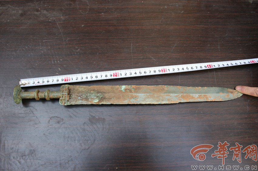 小伙水泥料中发现战国楚剑 曾有人出十多万欲购买