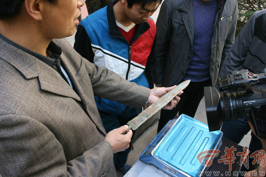 小伙水泥料中发现战国楚剑 曾有人出十多万欲购买