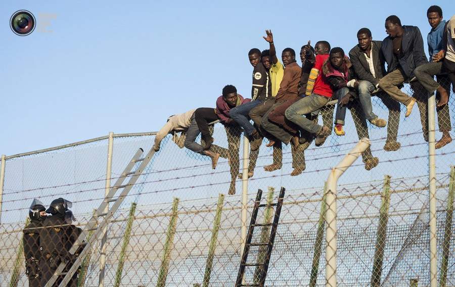 記錄非洲非法移民驚悚瞬間[組圖]