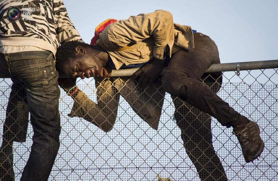 記錄非洲非法移民驚悚瞬間[組圖]