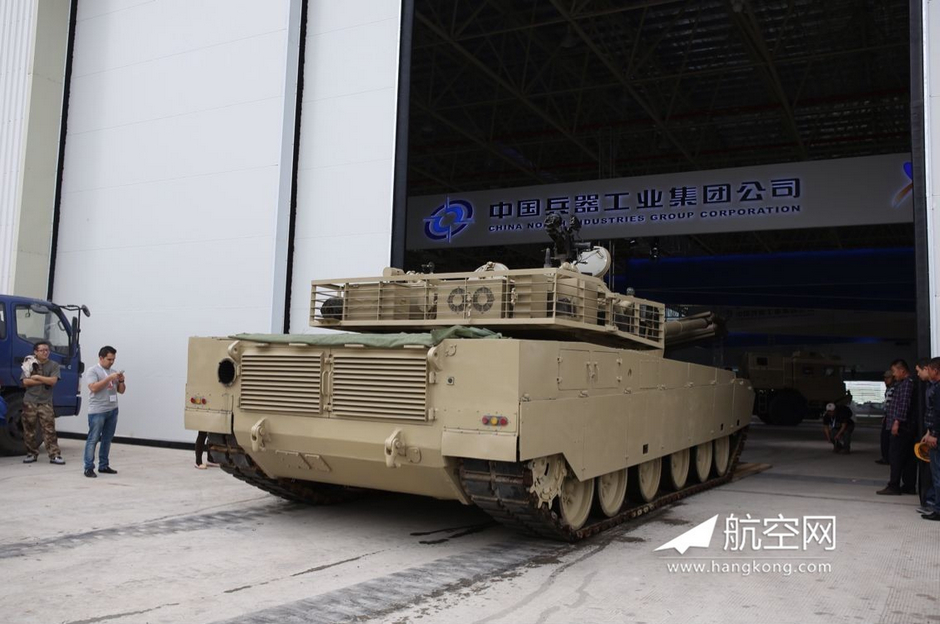 最新外贸版VT-4坦克抵达展馆