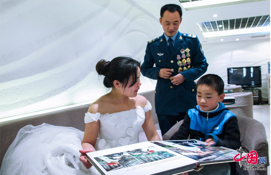 遲到11年的婚紗照——飛機探傷技師的家庭生活