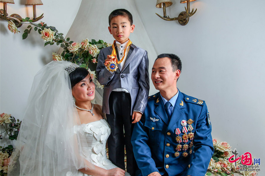 迟到11年的婚纱照——飞机探伤技师的家庭生活