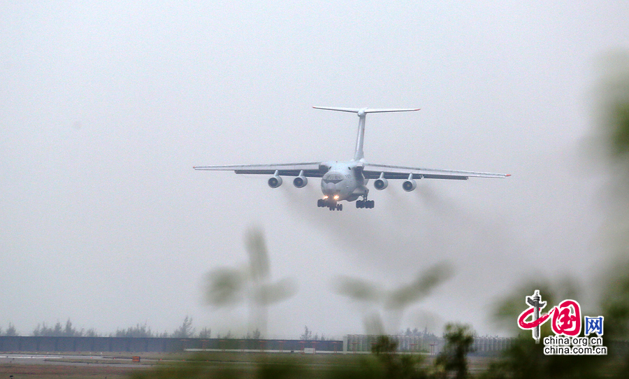 中国空军伊尔-76运输机飞抵珠海