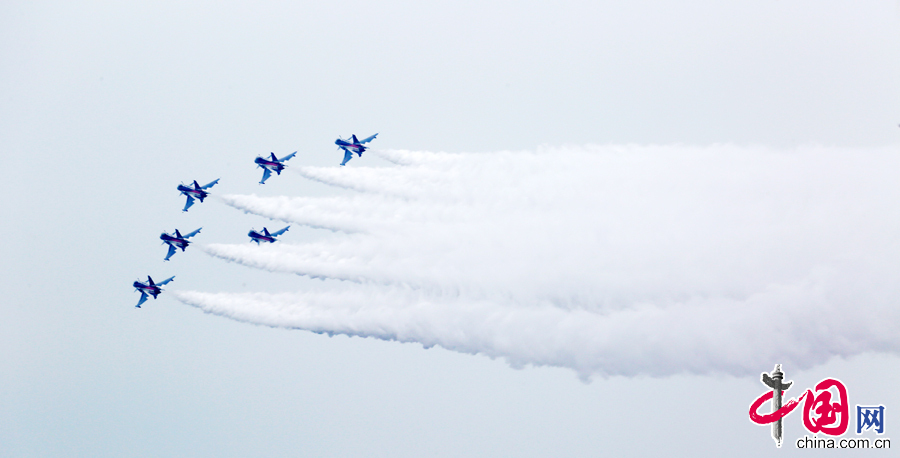 2014年11月9日，前來參加2014珠海航展的中國空軍八一飛行表演隊進行了飛行訓練。 中國網記者 楊佳攝影