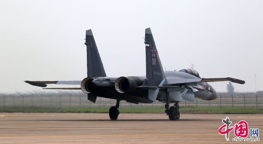 2014年11月10日，前来参加珠海航展的俄罗斯su-35战机进行了最后一次飞行演练。 中国网记者 杨佳摄影