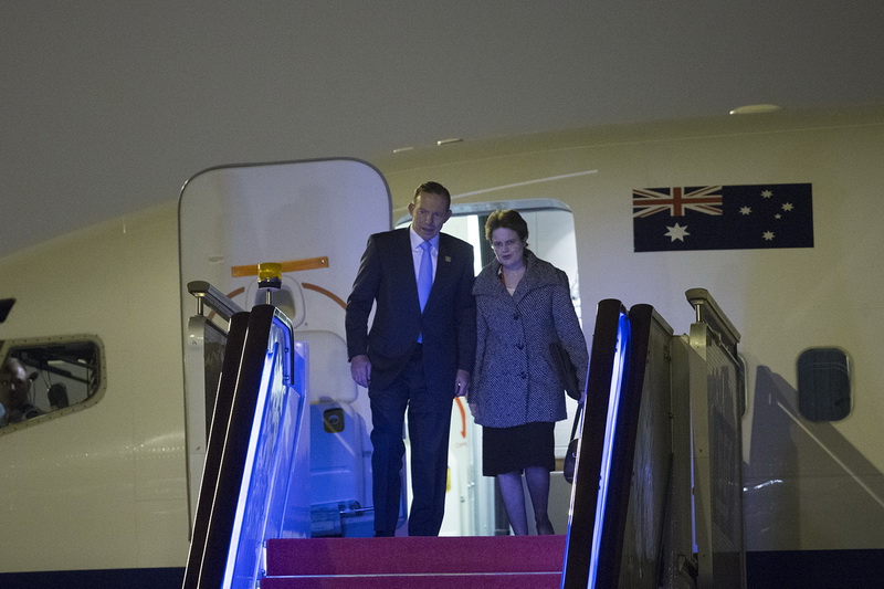 11月9日,澳大利亞總理阿博特抵達北京,出席亞太經合組織領導人非正式會議。圖片來源：人民畫報社 段崴攝影