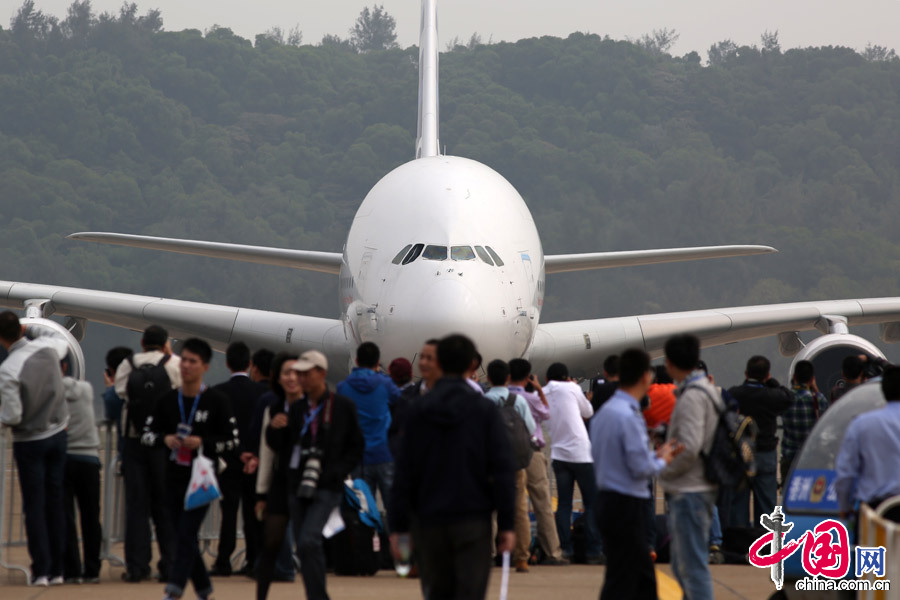 空客A380第三次参加珠海航展，图为A380演示飞行。 中国网记者 杨佳摄影